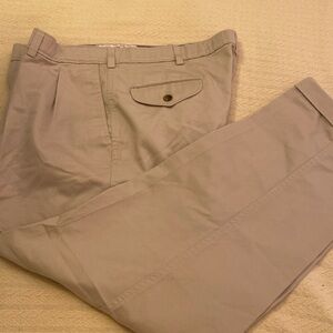 NWOT 18 Womens Savane pleated khakis with cuffs never worn